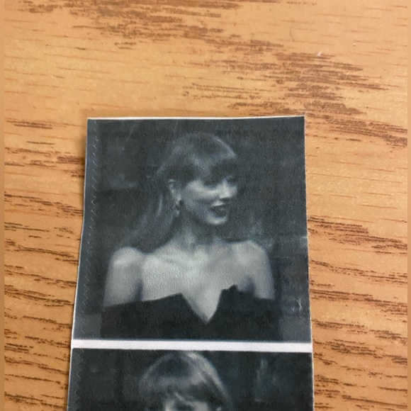 Taylor Swift Bookmark - Picture 2 of 2